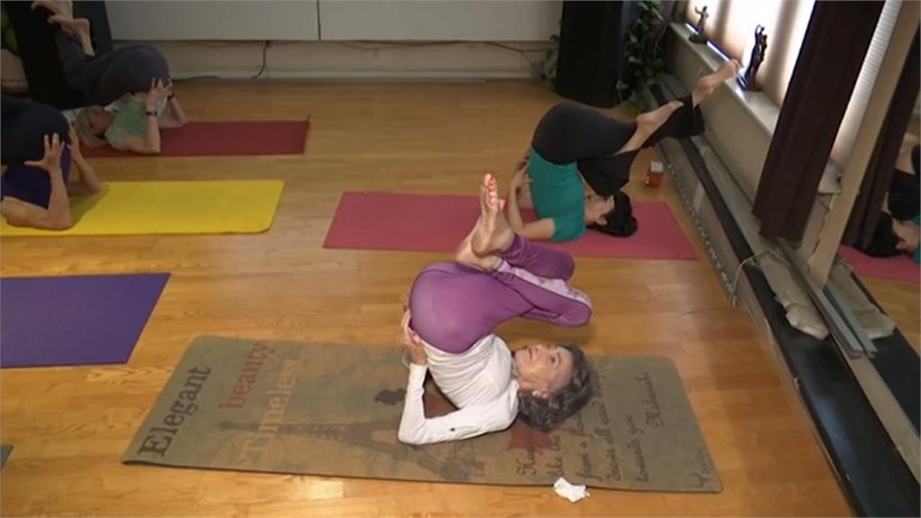 活到老動到老她超狂！紐約百歲瑜伽老師談養生