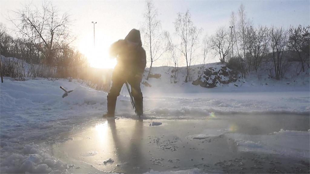 冒零下35度嚴寒　西伯利亞民眾極低溫冬泳