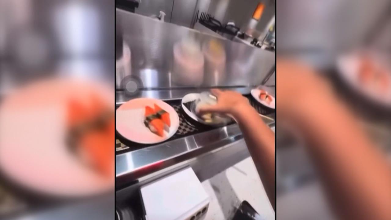 打烊後員工脫序惡搞！　迴轉軌道當吧台　壽司保護蓋玩疊疊樂