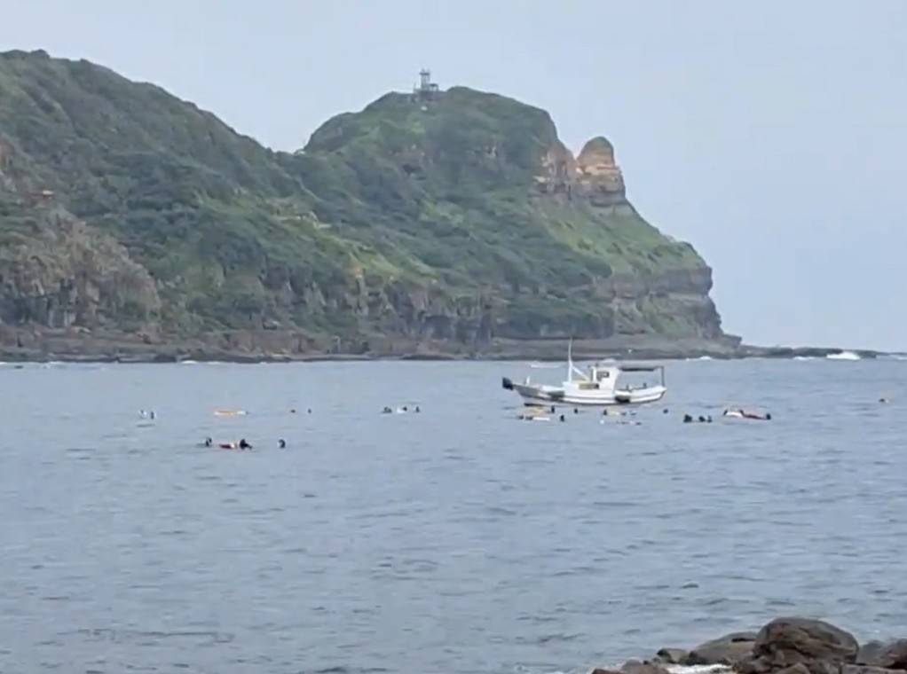 快新聞/潛水客驚見漁船直駛過頭頂! 新北龍洞海域爆驚魂一刻