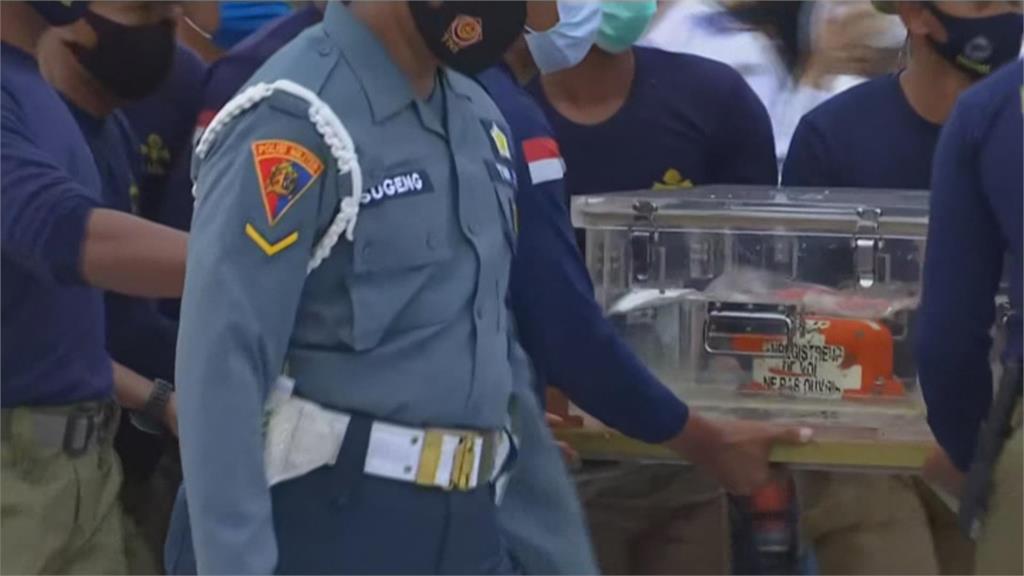 印尼4天打撈 找到客機黑盒子