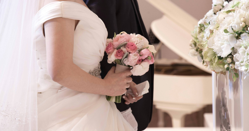 怨男友30歲月薪未達10萬! 她喊「沒勇氣結婚」:蜜月至少要玩歐洲14天