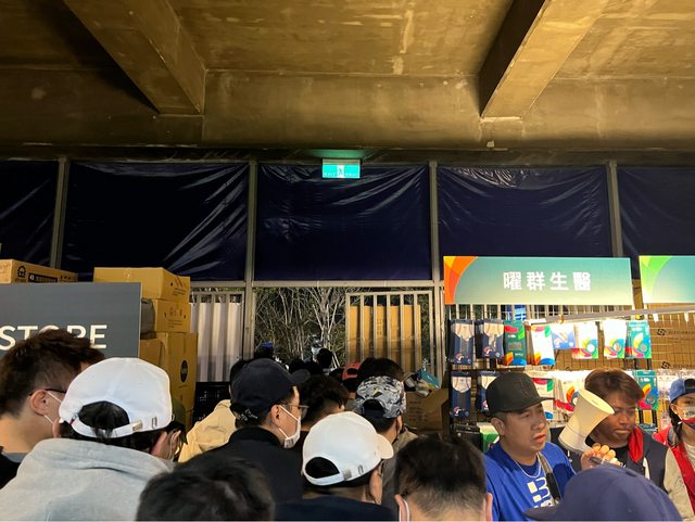 快新聞/WBC經典賽球迷怨出口「太窄」! 綠議員籲:中市府請重視公安