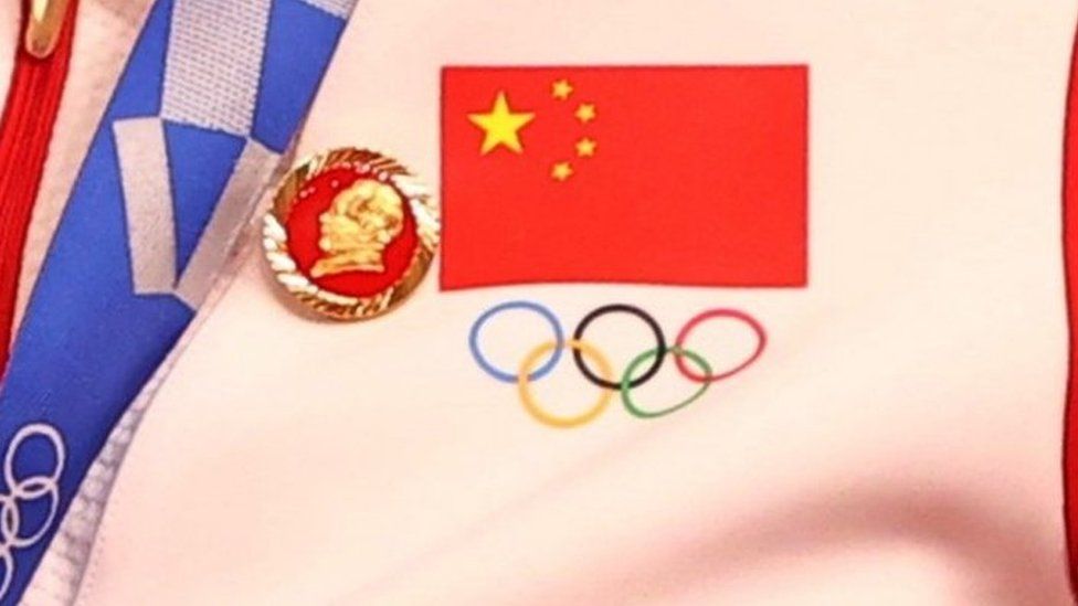 東奧／糗了！中國自行車冠軍頒獎戴毛澤東像章　引違規急解釋：不會再犯了
