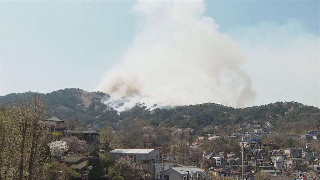 南韓首爾「仁王山」大火狂燒　撤離超過120戶居民