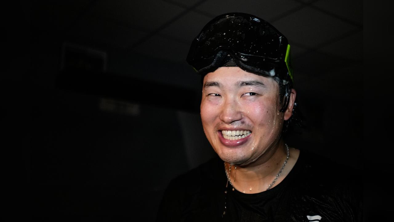 MLB(影)／一定是100分的啦！「村神」香檳浴玩瘋了！嗨喊：我是日本人