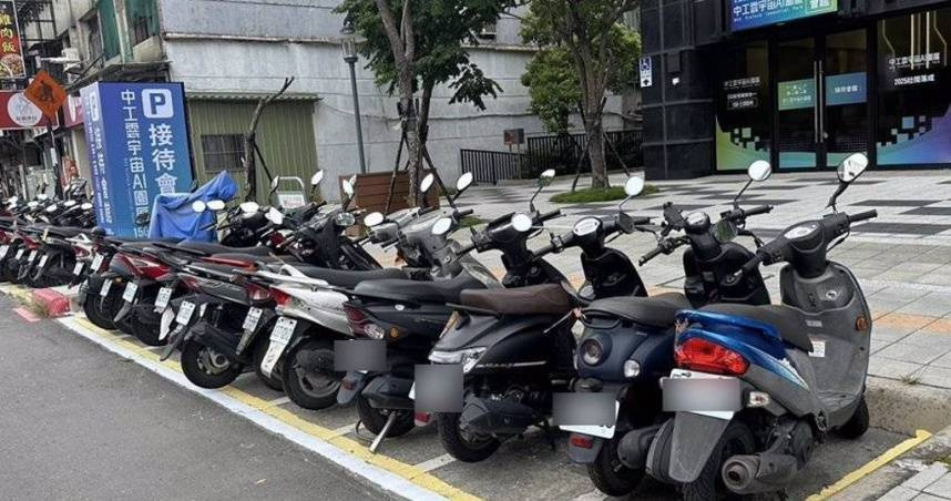 立側柱常被公審？　他不解「為何大家怨念深」：明明硬塞車位更可恨