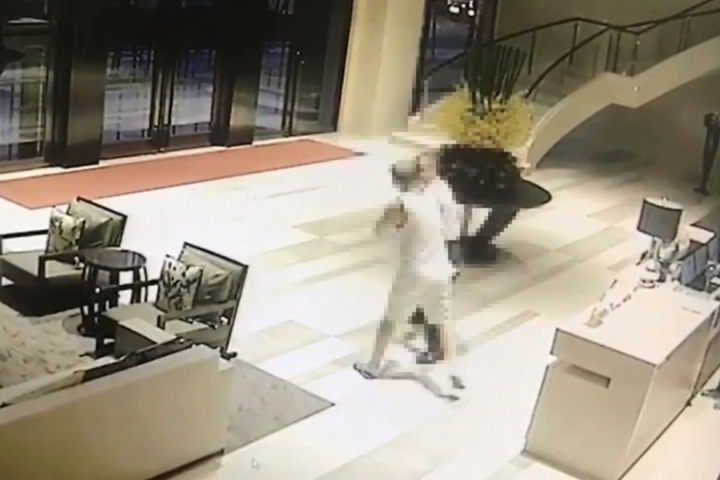 癌妻常搭無電梯 丈夫爆氣打昏總幹事