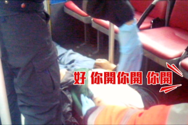 六旬翁搭公車突昏倒 暖心乘客急協助CPR