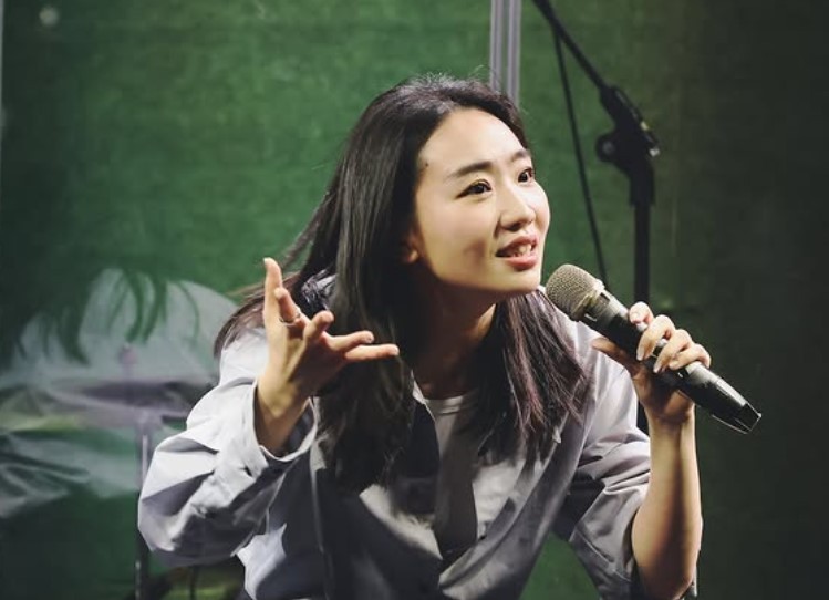 脫口秀演員模仿李多慧口音 戲謔「有人類這樣講話嗎?」遭全網炎上