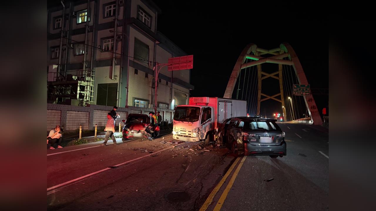 快新聞／基隆女酒駕連撞2車！6旬婦重傷受困車內　驚悚撞擊瞬間曝光