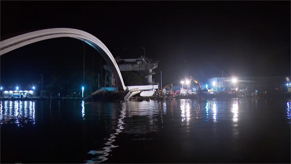 南方澳斷橋持續搜救 交通部擬開水道讓漁船通行