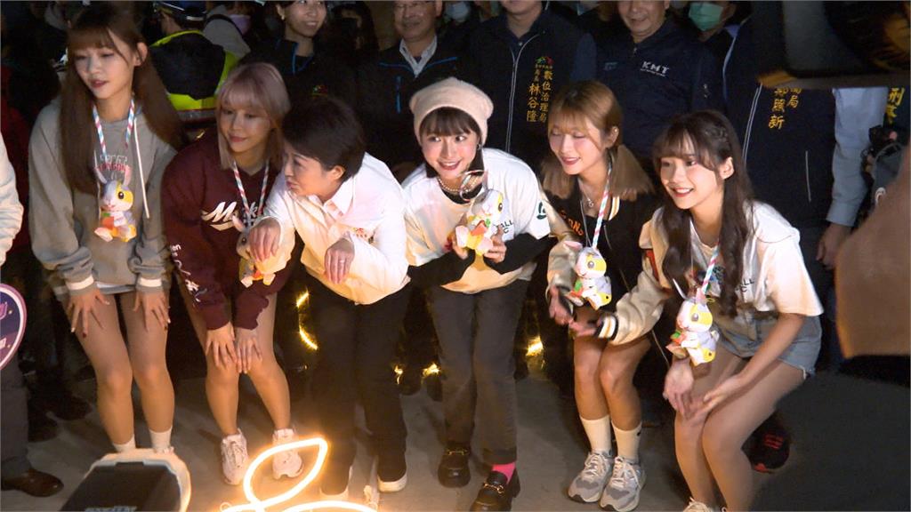 峮峮、Yuri等組成最強啦啦隊　「經典女孩」現身燈會探路