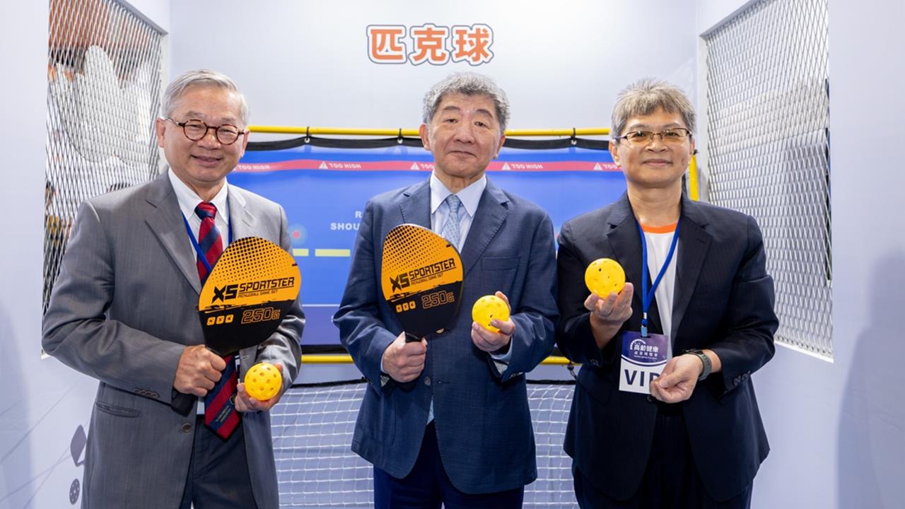 綜合／還不加入？陳時中偕運動部推匹克球、布袋球「阿公阿嬤真的都可以打」
