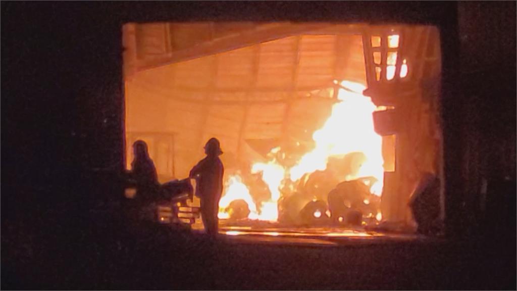 竹南紙器工廠暗夜大火　周邊住戶氣炸「已經燒4次了」