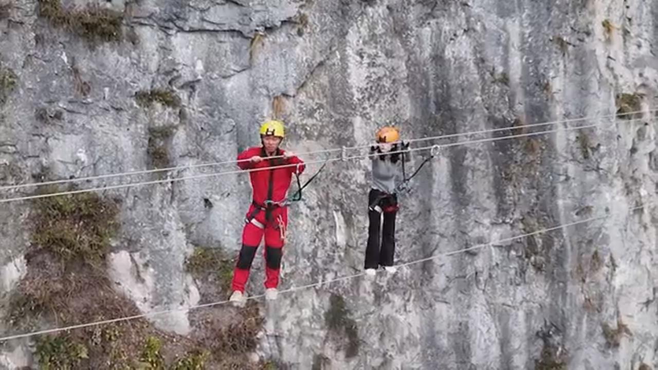玩命?中國貴州「無繩高空彈跳」 網友全看傻:免費我都不敢跳