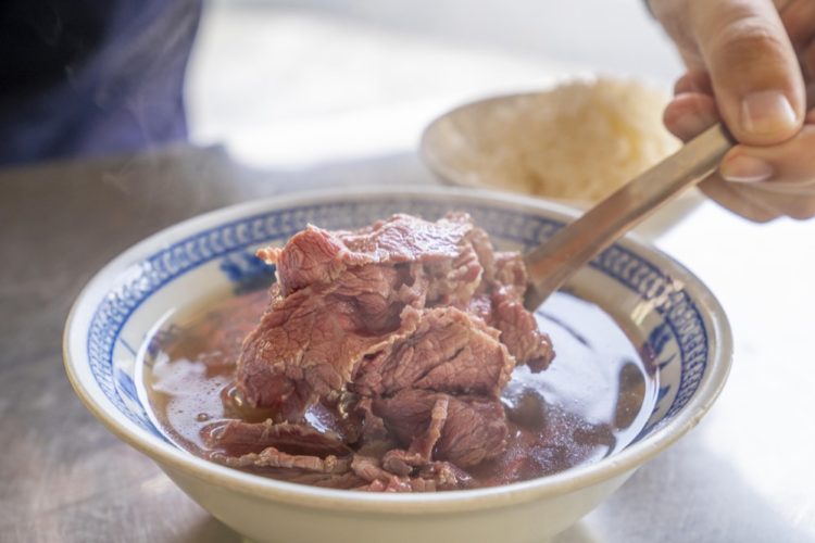 台南牛肉湯 沒有名字沒有菜單｜台南人私藏牛肉湯，肉質與湯頭兼具！！