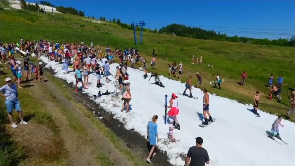 俄羅斯人工滑雪道 夏天滑雪超清涼