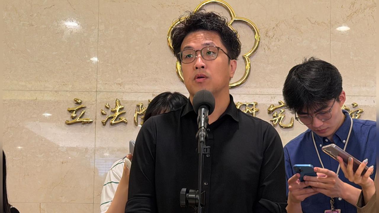 快新聞／蔣萬安慌了？藍營喊「蔣總統」延燒　沈伯洋狠酸：他最愛講中國