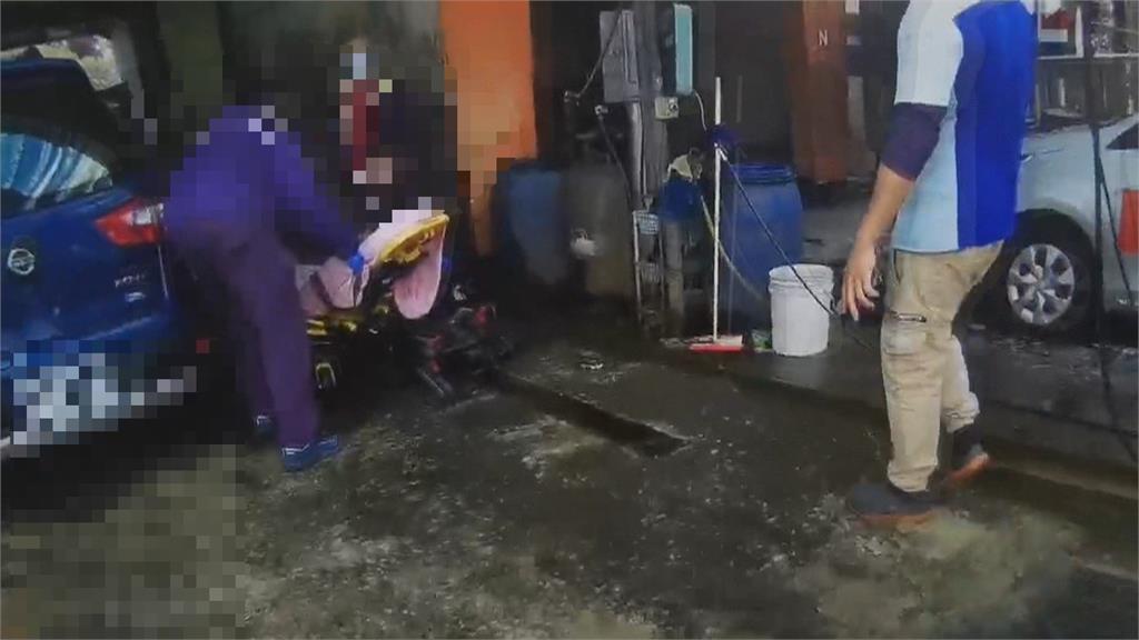 加油站洗車廠暴衝意外！　疑似誤踩油門　連撞2車和1員工