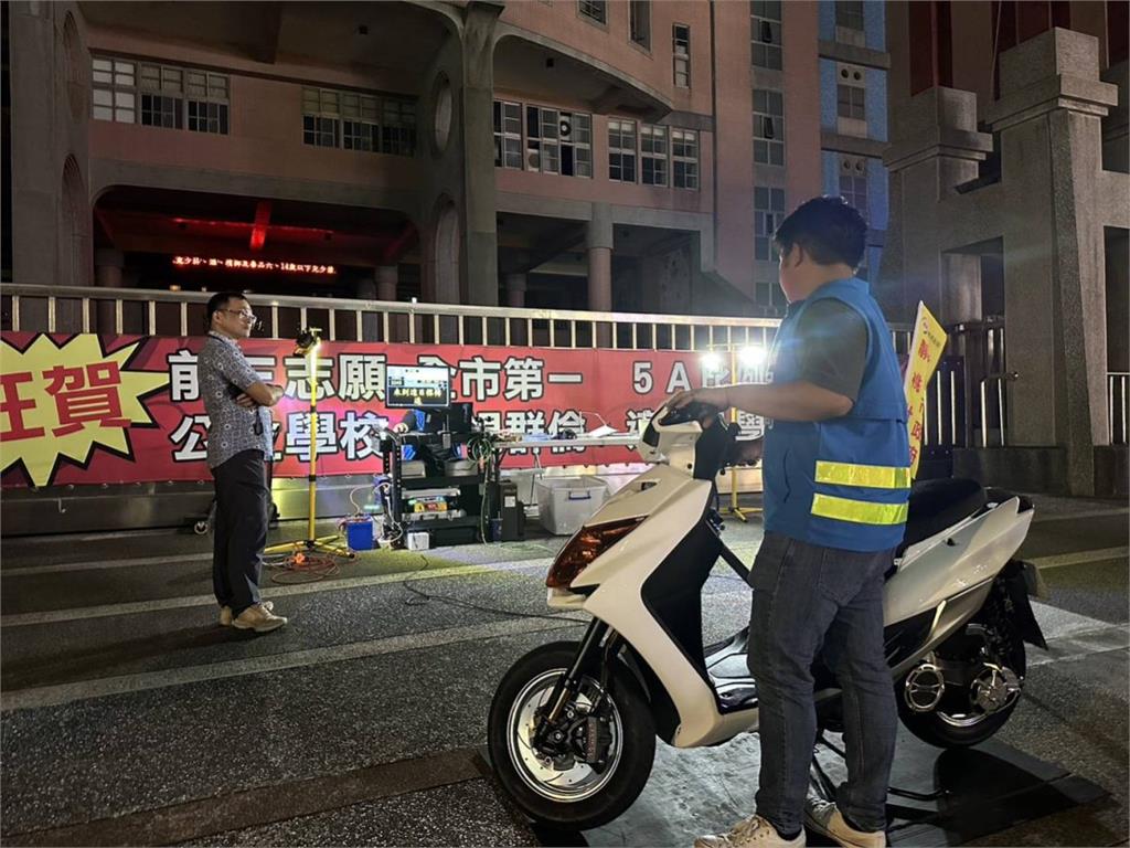 桃警深夜抓<em>改裝車</em>　他吸彩虹菸被逮