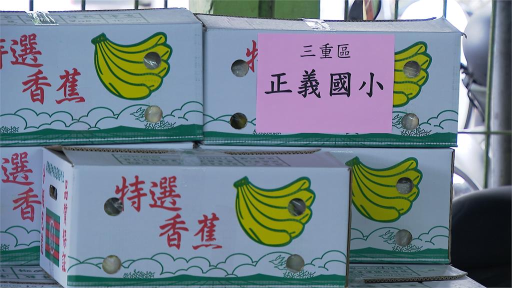 議員陳啟能認購6噸香蕉 贈三蘆國小助蕉農