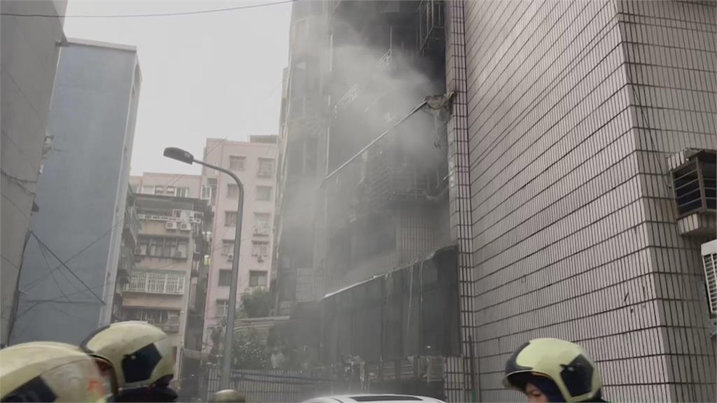 北市吳興街公寓傳火警　二樓住戶爬鐵窗逃生