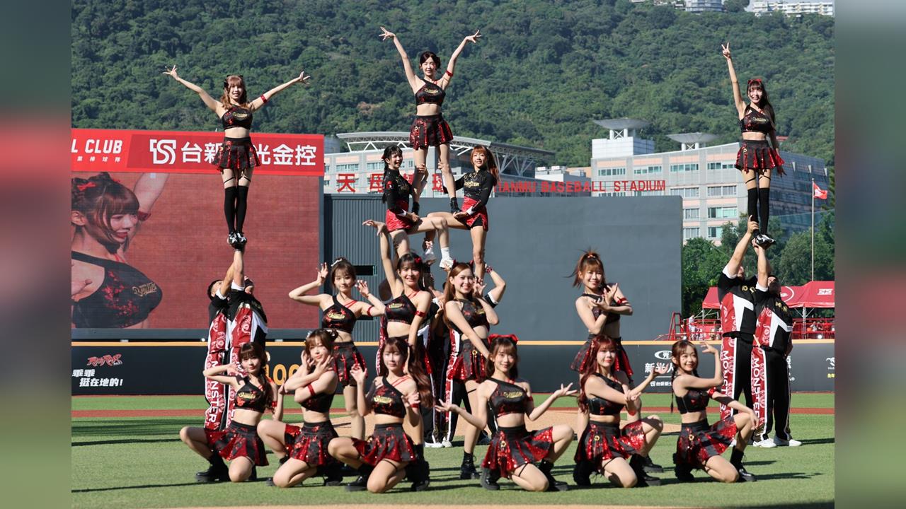 中職/味全龍「魔女的盛宴DB SHOW」主題日湧2.6萬球迷!小龍女表演嗨翻全場