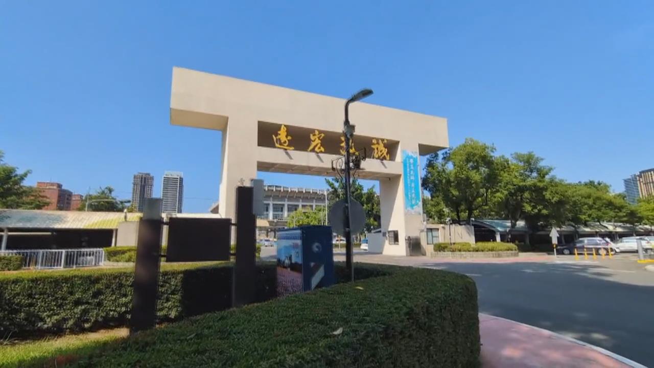 婦隨機找學生要求提物上樓　超詭異！沿途播放佛經