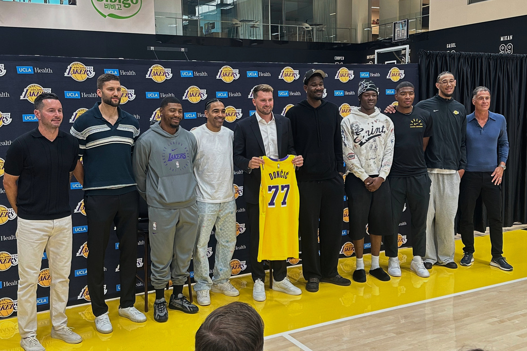 NBA(影)/Doncic歡喜和湖人續約! 大部分隊友來恭賀卻獨缺最重要一人