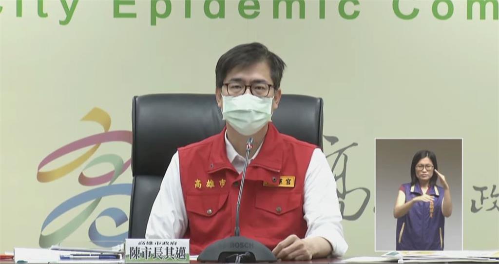 快新聞／高雄+0！昨母子檔及紅茶店員工「感染源不明」　匡列251人疫調中