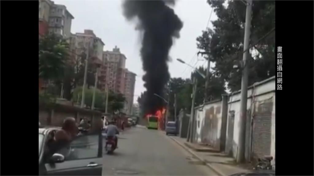 疑異議人士自焚 北京公車起火1死