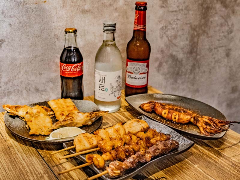 基隆廟口平價串烤店|特製醬料一試難忘，高CP值小資族必收！