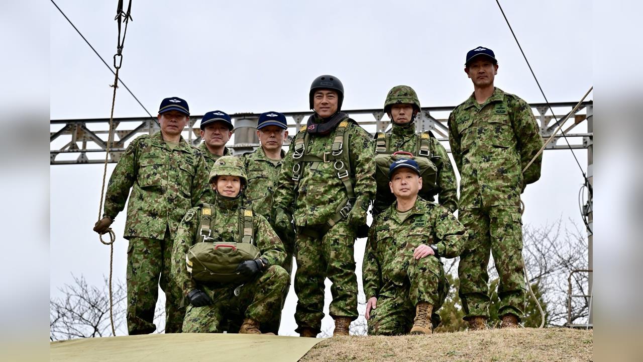 快新聞／小泉進次郎親身體驗跳傘訓練　直呼「自衛隊真的很厲害」