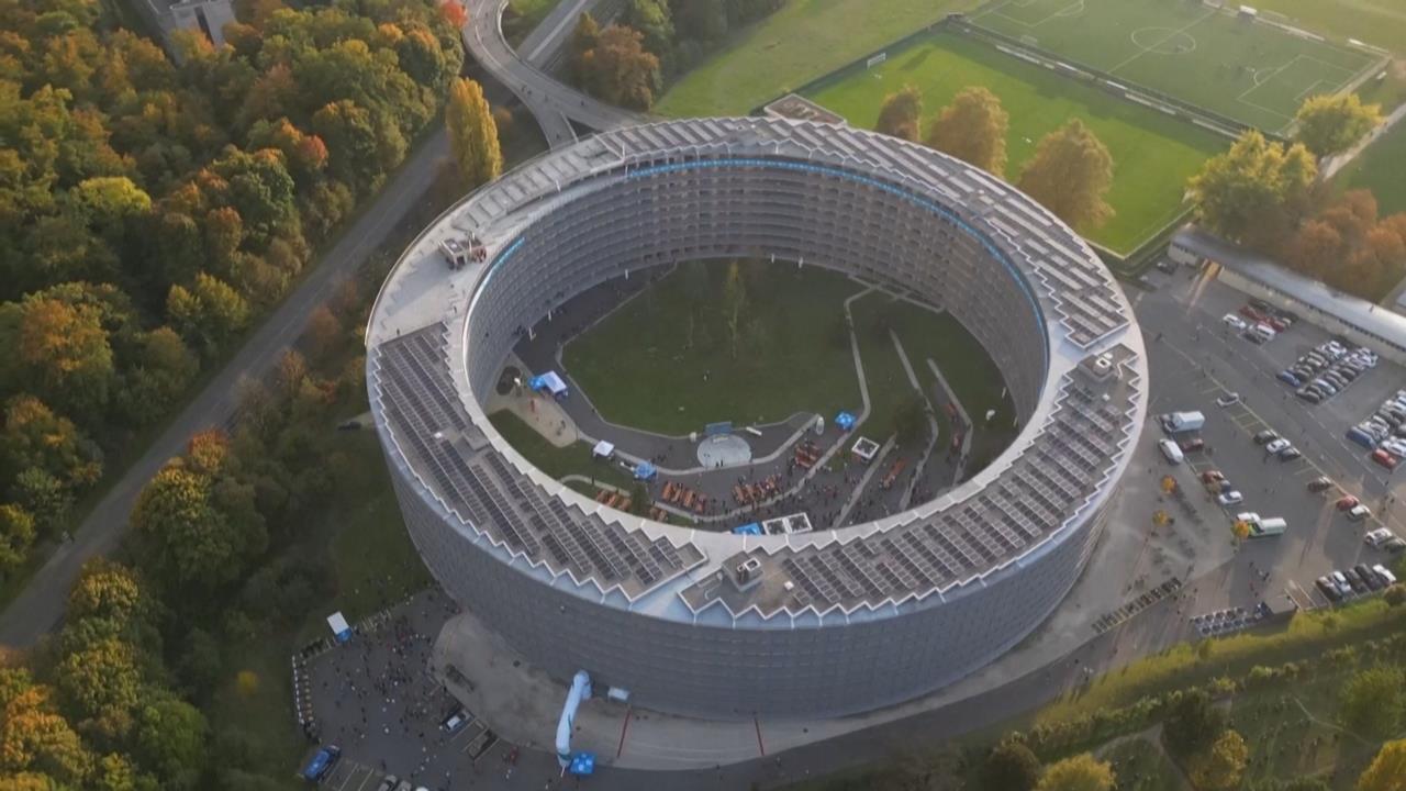 超特別! 瑞士洛桑大學「漩渦」路跑 吸引2000人參與