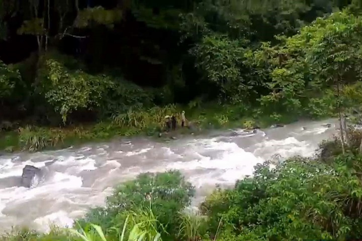 沒看預報還上山！3壯漢受困 警消驚險救援