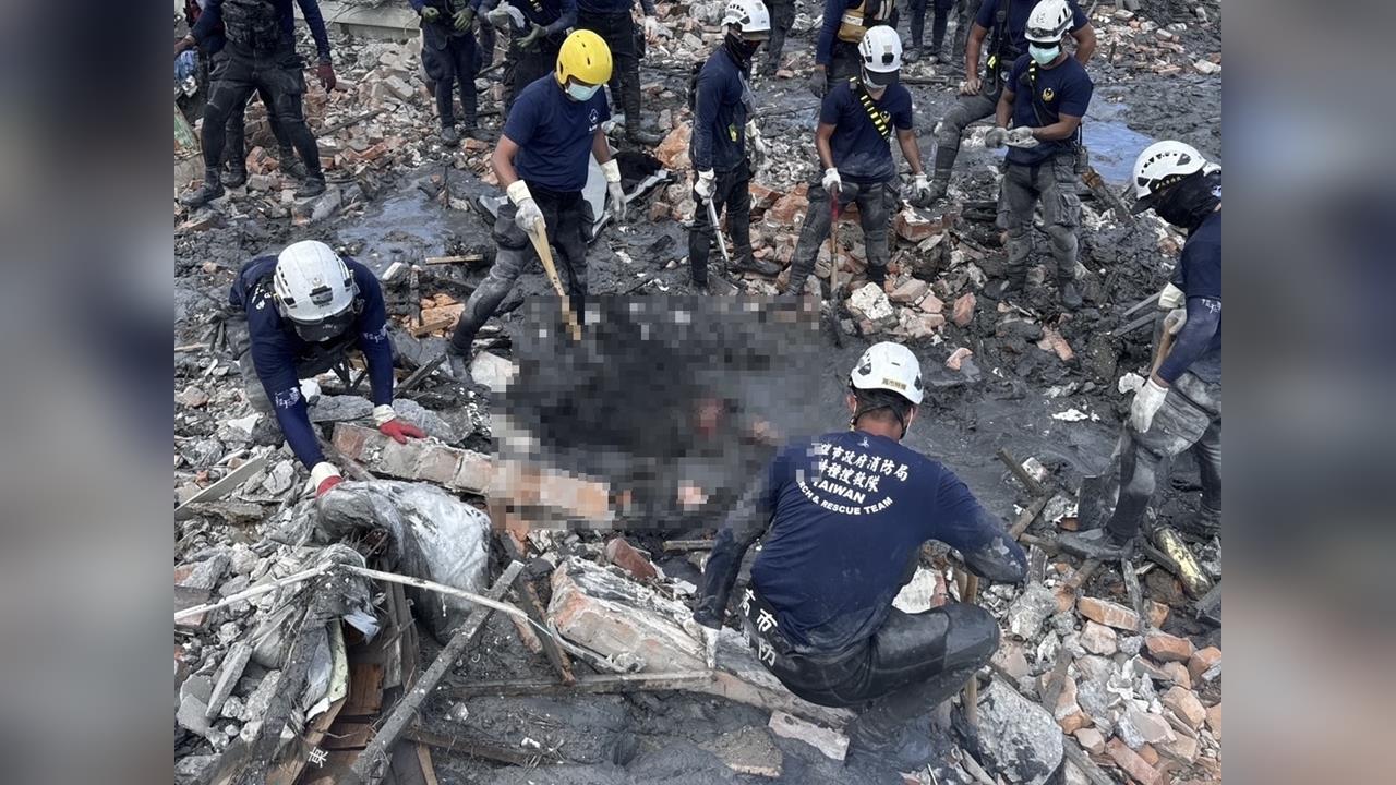 快新聞／死亡再添1例！佛祖街住家遭土石掩埋2米高　尋獲女性遺體