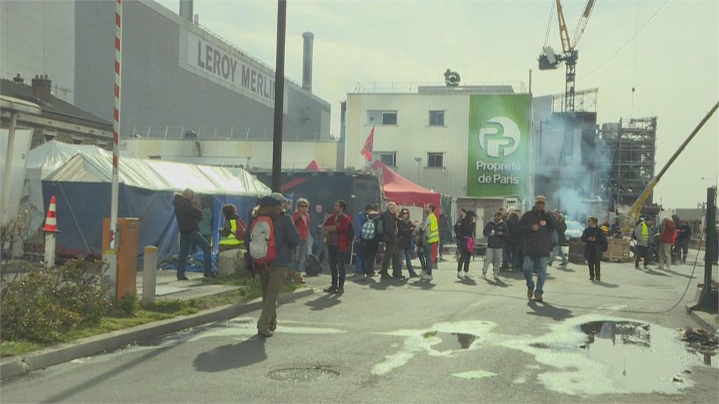 法國反年改持續延燒　下水道清潔隊加入罷工！