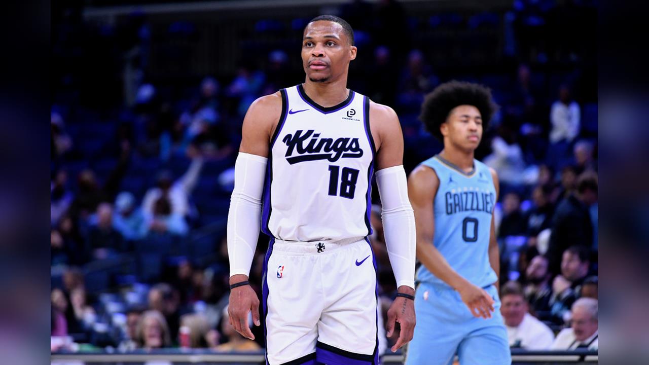 NBA(影)/「忍者龜」拚到觀眾席踩翻飲料!得25分率國王中止隊史最差連敗紀錄