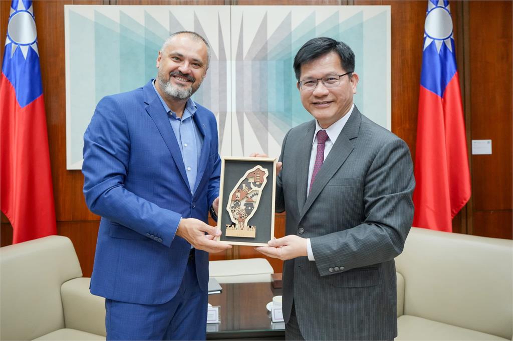 快新聞／羅馬尼亞跨黨派國會議員團訪台　林佳龍：台羅產業互補盼共創繁榮