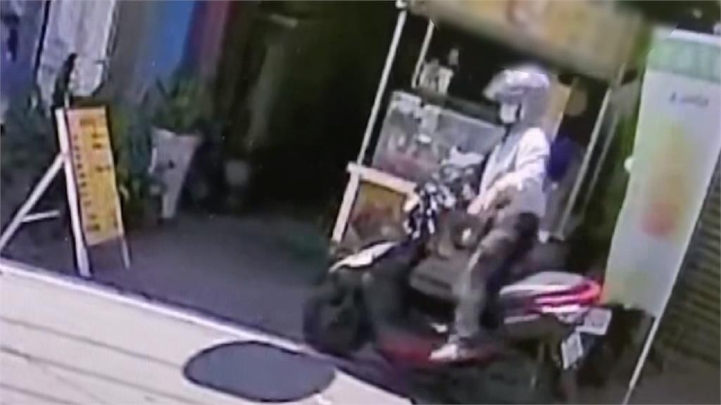 預謀犯案？男子趁老闆上廁所　進炸雞店偷走１２萬元背包
