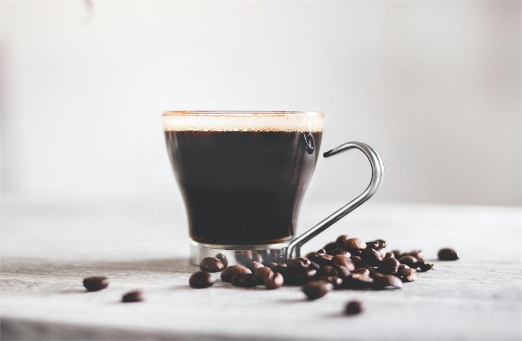 2大杯美式「每日咖啡因」就超標！營養師籲「6種人」咖啡小心喝