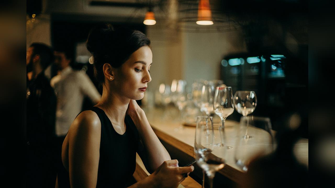 這國家女子找嘸男友瘋租「1小時老公」！在家躺著享受「金手指」服務