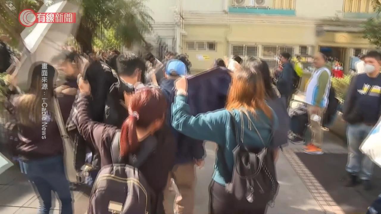 宏福苑大火認屍間排逾百人 家屬怒批現場混亂太荒謬