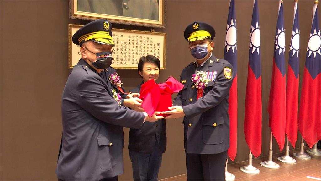 從警43年！蔡蒼柏警界退休要抱孫　李文章接任台中警察局長