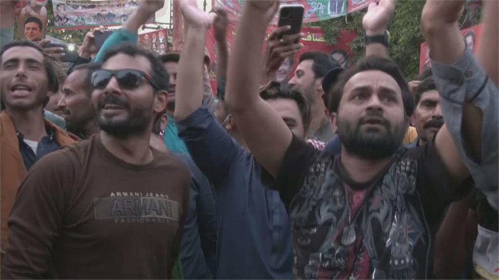 巴基斯坦高院裁定拘捕前總理違法　支持者興奮慶祝