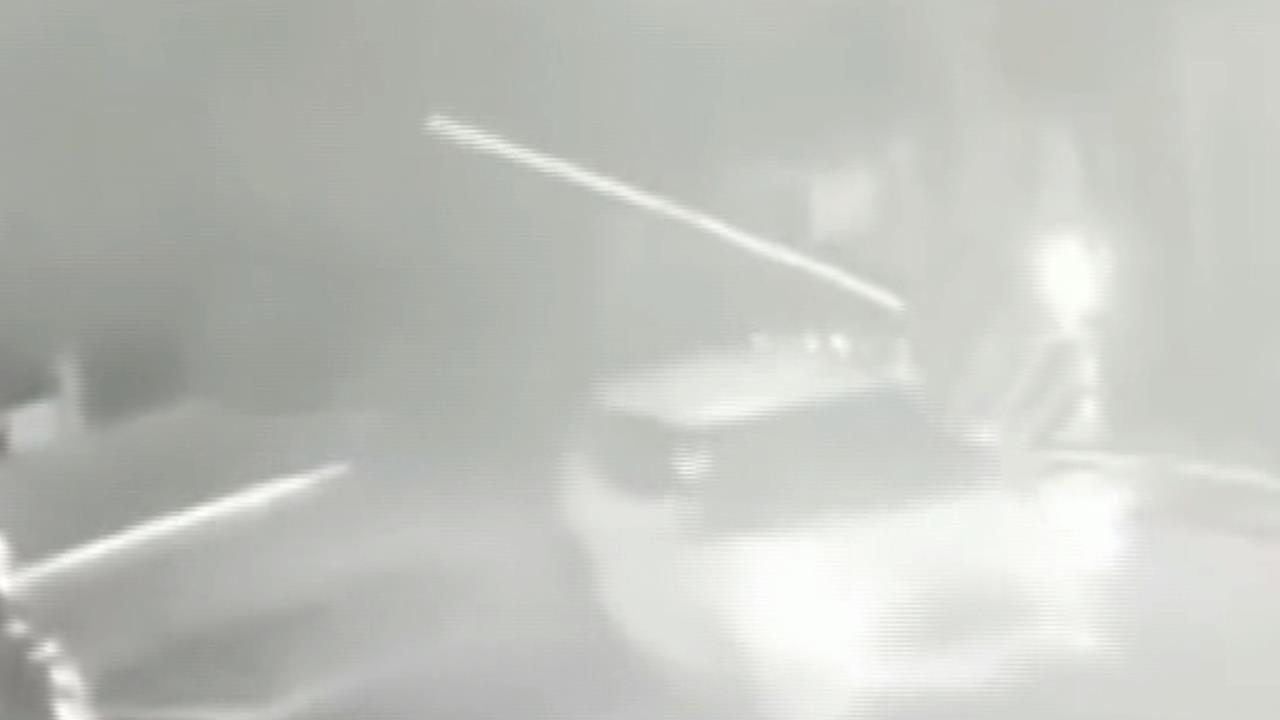 台鐵新埔副站長開車闖平交道　高舉雙手擋火車畫面曝