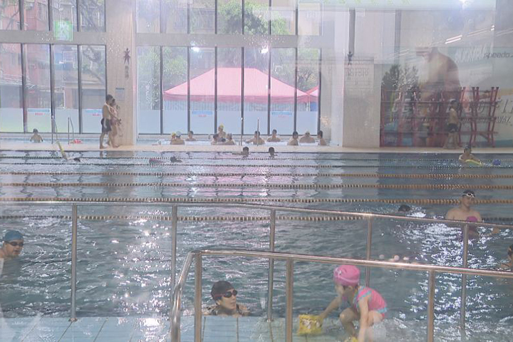 11歲女童運動中心游泳池溺水  CPR救一命