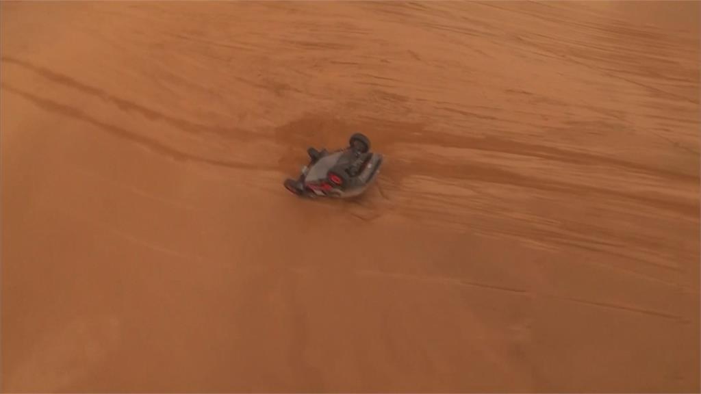 達卡拉力賽翻車事故　驚險鏡頭空拍全都錄