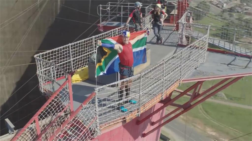 南非好手范唐德挑戰50公尺攀繩 速度創紀錄